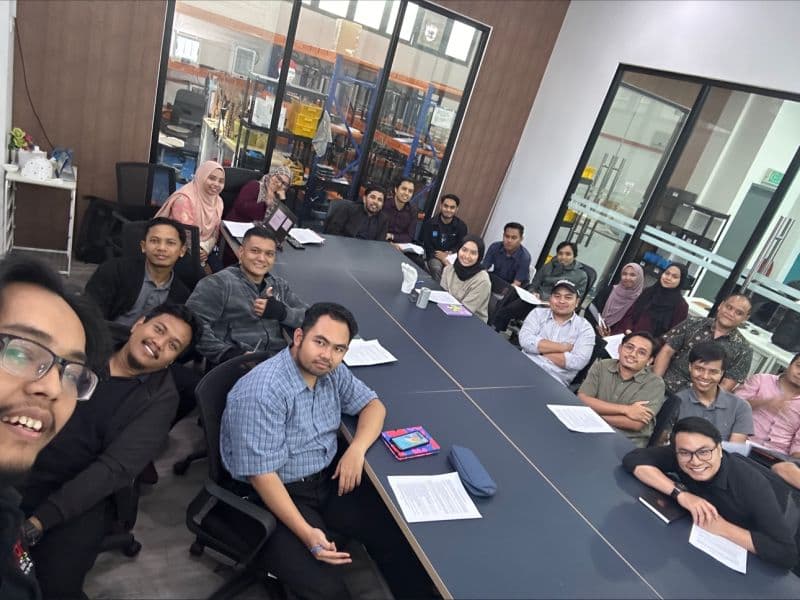 3D Gens colleagues gathered around a table for a year-end celebration